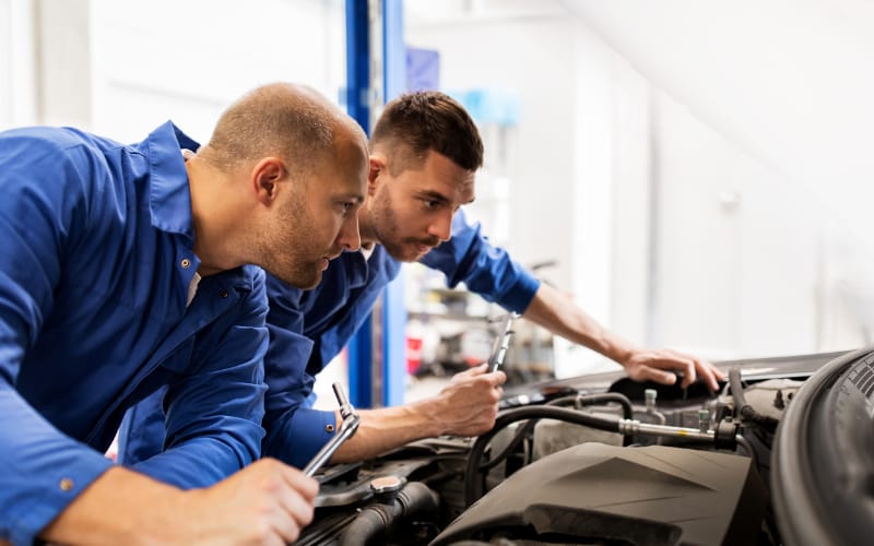 mecanicos aprendendo